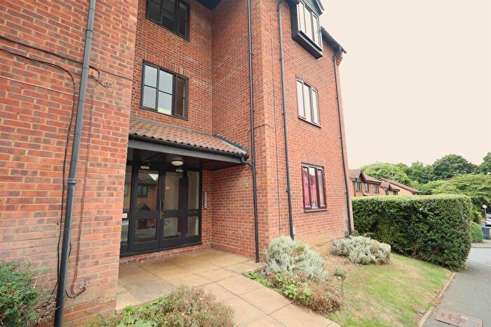 1 Bedroom Flat To Rent In Half Moon Meadow, Hemel Hempstead, HP2