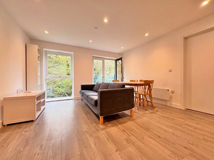 2 Bedroom Maisonette To Rent In London, CR0