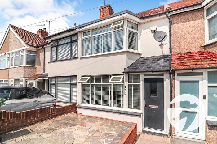 2 Bedroom Terraced House For Sale In Parkside Avenue, Bexleyheath, DA7
