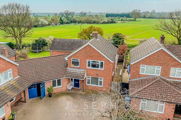 5 Bedroom Link Detached House For Sale In Dales View, Washbrook, IP8