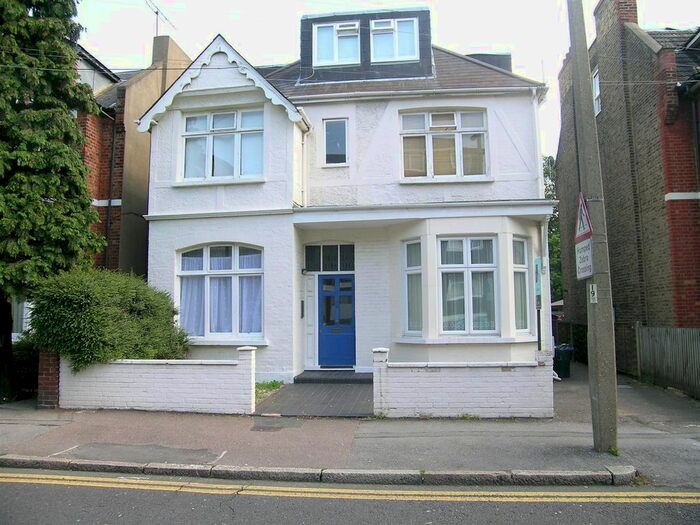 1 Bedroom Flat To Rent In King Charles Road, Berrylands, Surbiton, KT5