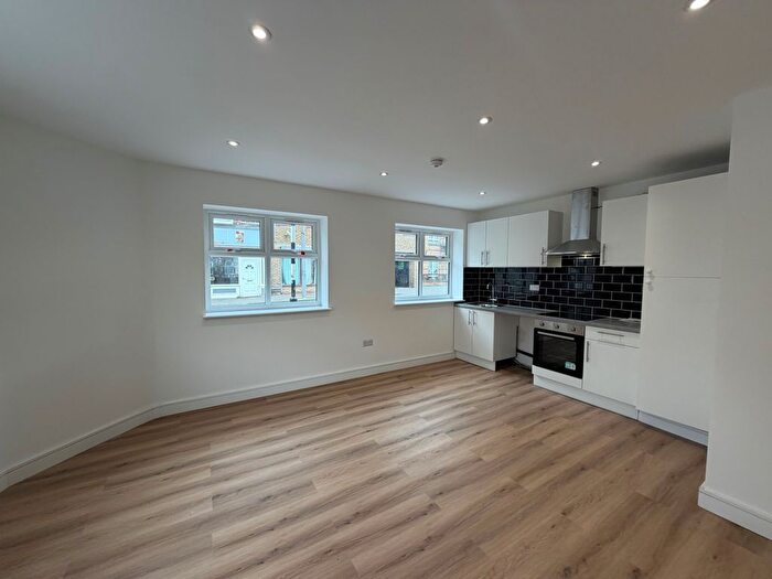 2 Bedroom Flat To Rent In Wood Street, Walthamstow, E17