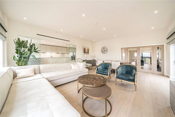 5 Bedroom Flat To Rent In Beaufort Square, London, NW9