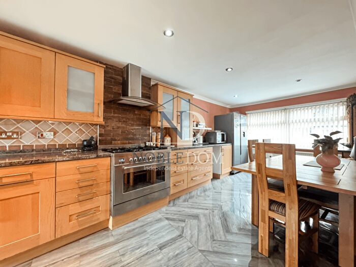 4 Bedroom Detached House For Sale In Albury Avenue, Isleworth, TW7