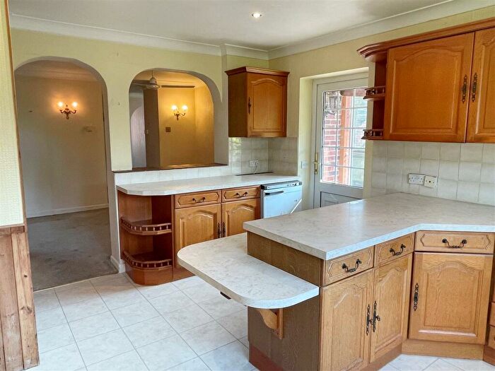 2 Bedroom Bungalow For Sale In Falkland Drive, Newbury, RG14