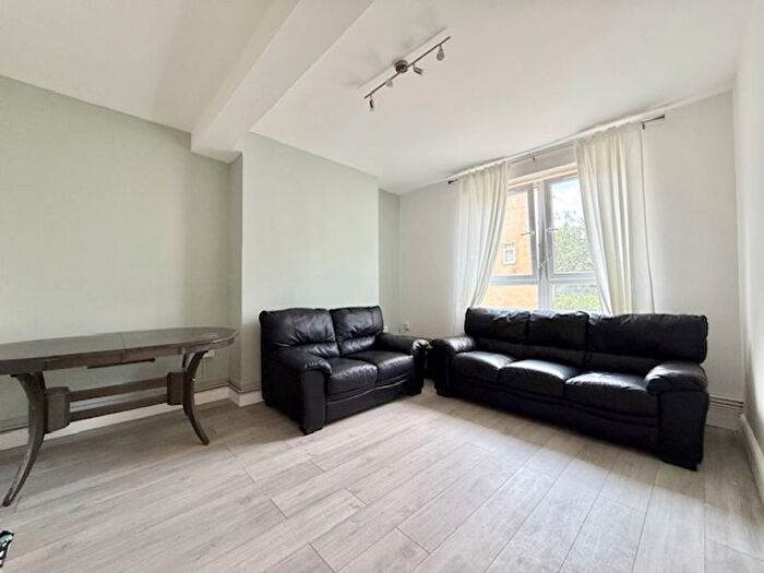 3 Bedroom Flat To Rent In Rotherhithe New Road, SE16