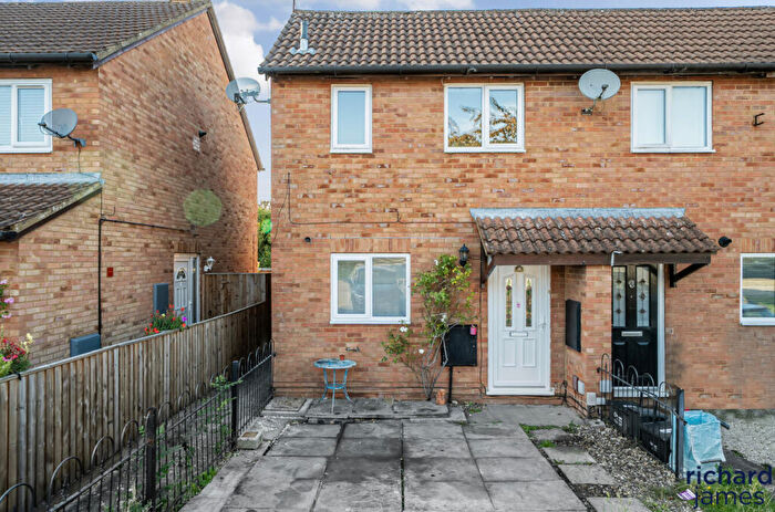 2 Bedroom Terraced House For Sale In Bayleaf Avenue, SN2
