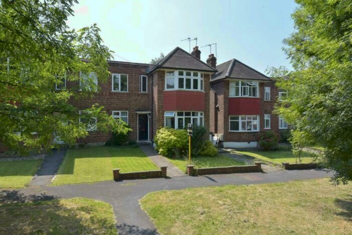 2 Bedroom Maisonette To Rent In Lynton Crest, Potters Bar, EN6