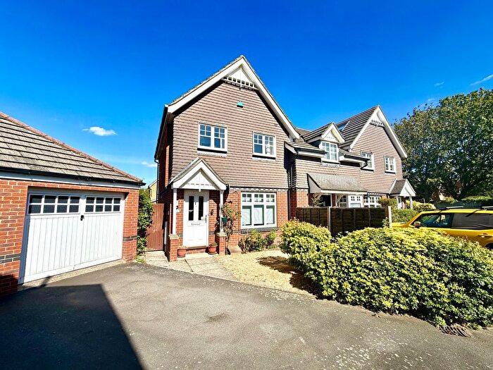 3 Bedroom End Terrace House For Sale In Woodall Close, Chessington, Surrey., KT9