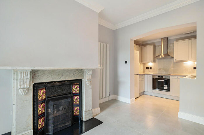 2 Bedroom Apartment For Sale In Winchester Road, London, NW3