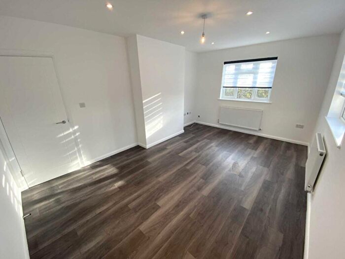 2 Bedroom Flat To Rent In Edgware Court, Edgware, HA8