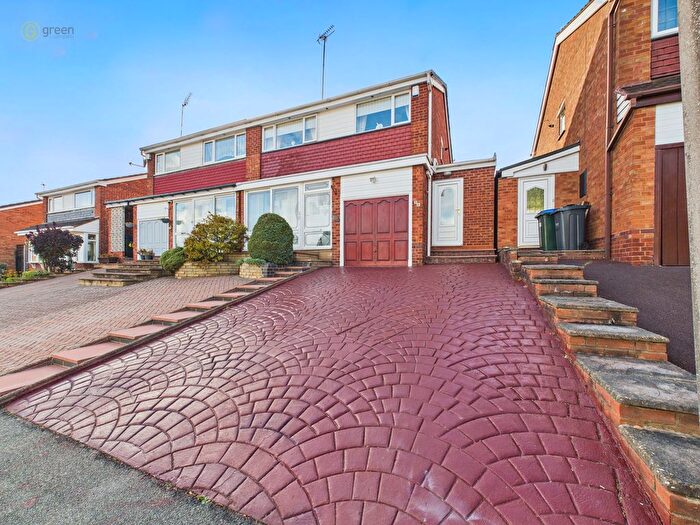 3 Bedroom Semi-detached House For Sale In Danford Way, Great Barr, Birmingham, B43