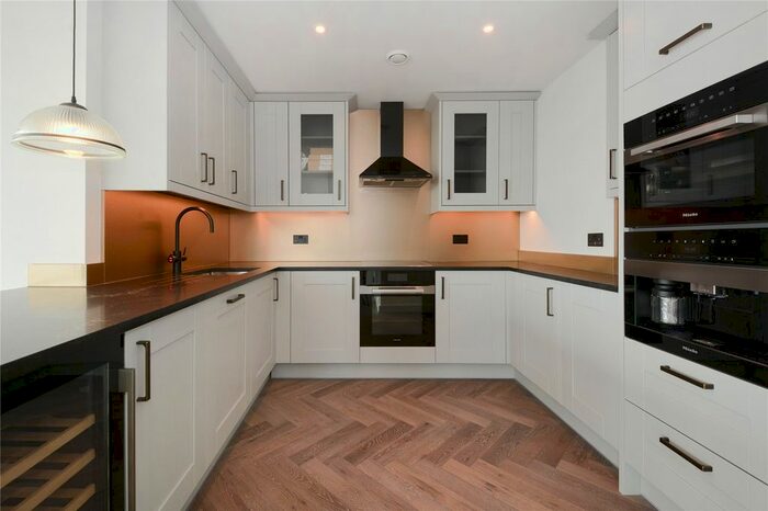 4 Bedroom Flat To Rent In Merino Gardens, London, E1W