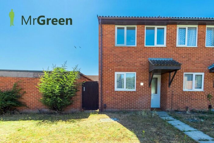 2 Bedroom End Of Terrace House To Rent In Rodney Drive, Mudeford, BH23