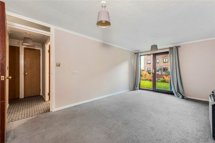 1 Bedroom Ground Flat To Rent In Riverside Close, London, E5