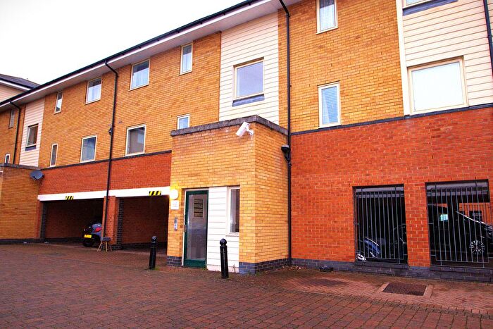 2 Bedroom Flat For Sale In Enfield, EN1