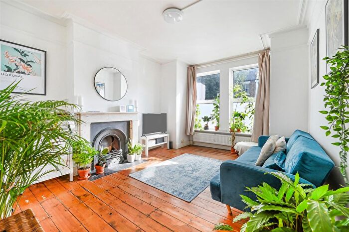 1 Bedroom Flat To Rent In Russell Road, London, SW19