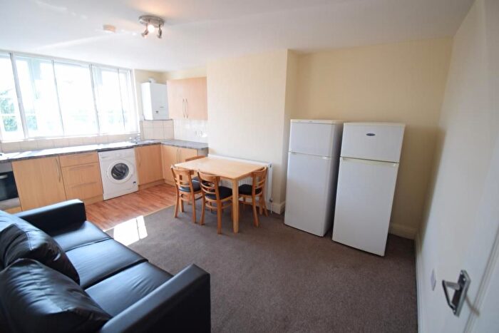 3 Bedroom Flat To Rent In Lemna Court, Lemna Road, Leytonstone, London, E11