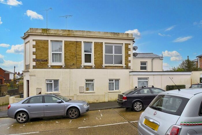 2 Bedroom Flat To Rent In St. Johns Road, Ryde, PO33