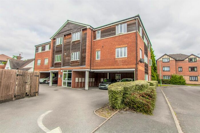 2 Bedroom Flat To Rent In Pines Court, Woodthorpe, Nottingham, NG5