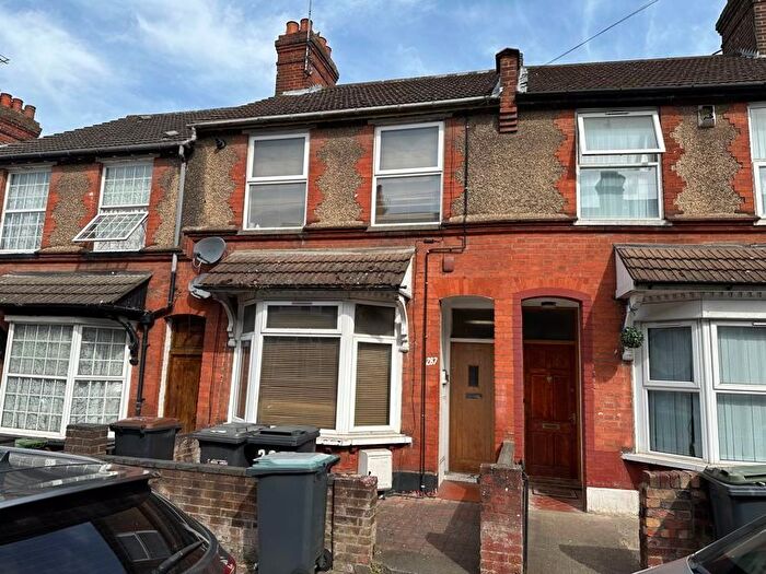 3 Bedroom Terraced House For Sale In High Town Road, Luton, LU2