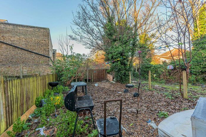 3 Bedroom Flat To Rent In George Lane, Hither Green, London, SE13