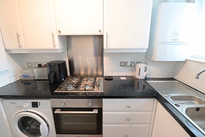 1 Bedroom Flat For Sale In Marina Avenue, Rayleigh, SS6