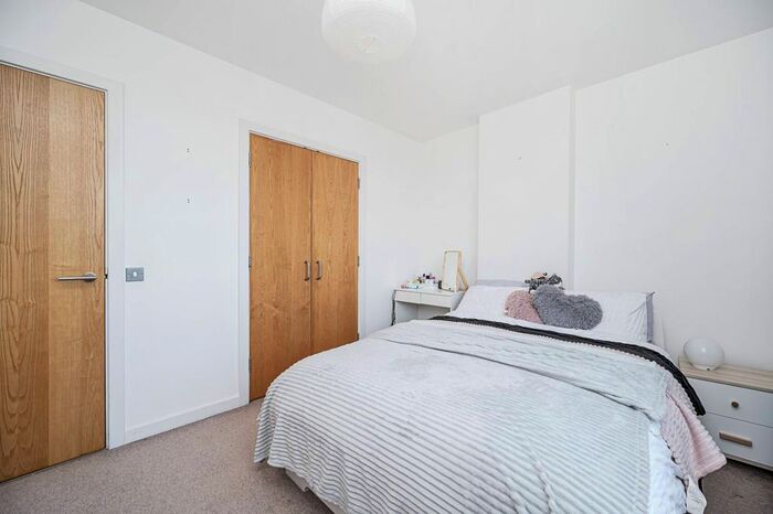 1 Bedroom Flat To Rent In Spencer Way, Stepney, London, E1