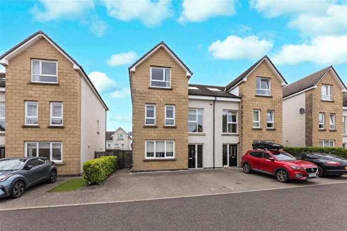 4 Bedroom Town House For Sale In Glengoyne Court, Jackton, East Kilbride, South Lanarkshire, G75
