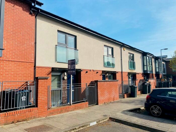 3 Bedroom Town House To Rent In Windrush Grove, Park Central, Birmingham, B15