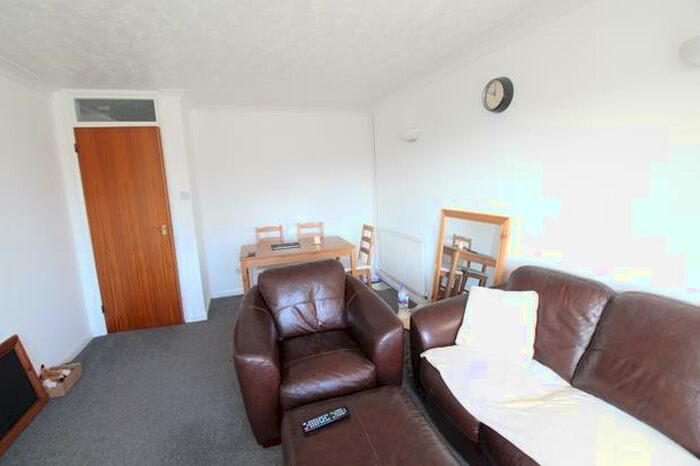 2 Bedroom Flat To Rent In Langford Court, Linden Road, MK40