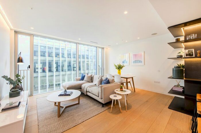 2 Bedroom Flat To Rent In Buckingham Palace Road, London, SW1W