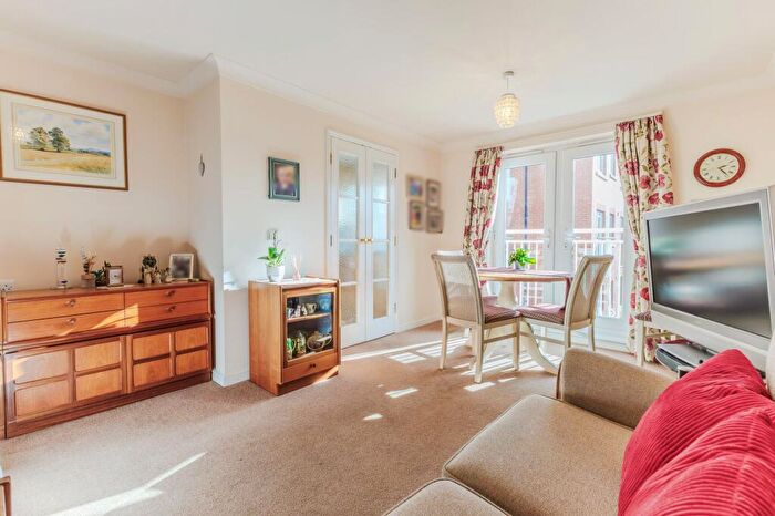 1 Bedroom Flat For Sale In Alcester Road, Stratford-Upon-Avon, CV37