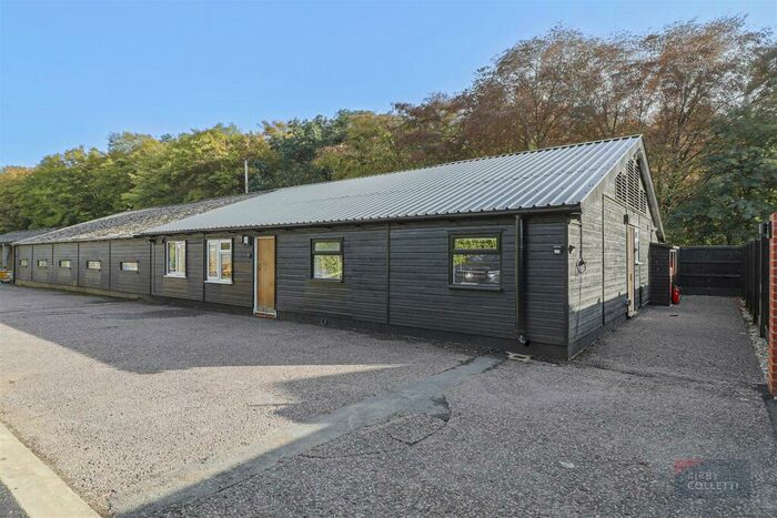 2 Bedroom Barn Conversion To Rent In Mangrove Lane, Hertford, SG13