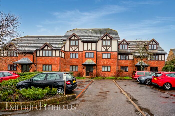 1 Bedroom Flat To Rent In High Street, West Molesey, KT8