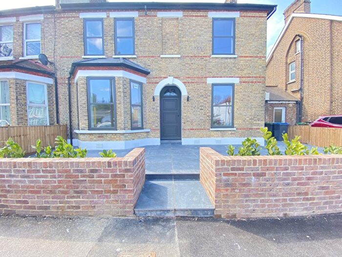 2 Bedroom Flat To Rent In Selby Road, Penge, SE20
