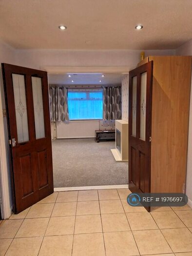 3 Bedroom Semi-Detached House To Rent In Tunstall, Stoke-On-Trent, ST6