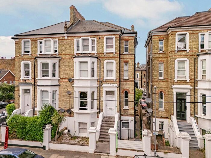 1 Bedroom Flat To Rent In St Philip's Road, Surbiton, KT6