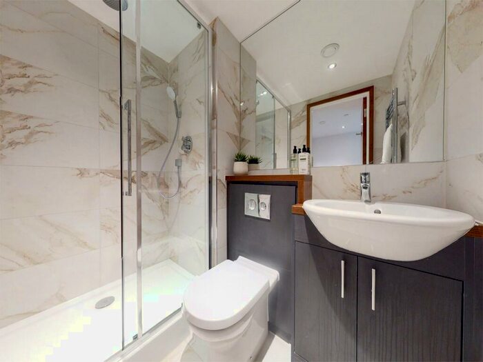 Apartment To Rent In Apt, Live Oasis Deansgate #, M2