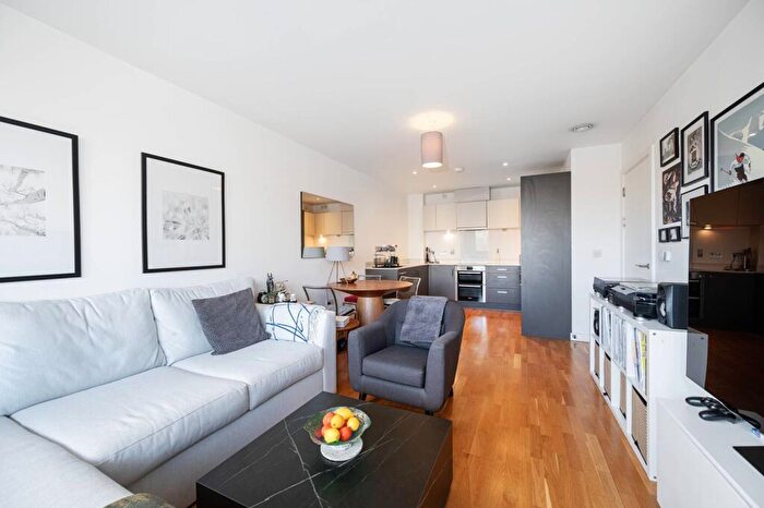 2 Bedroom Flat To Rent In Killick Way, , Tower Hamlets, London, E1