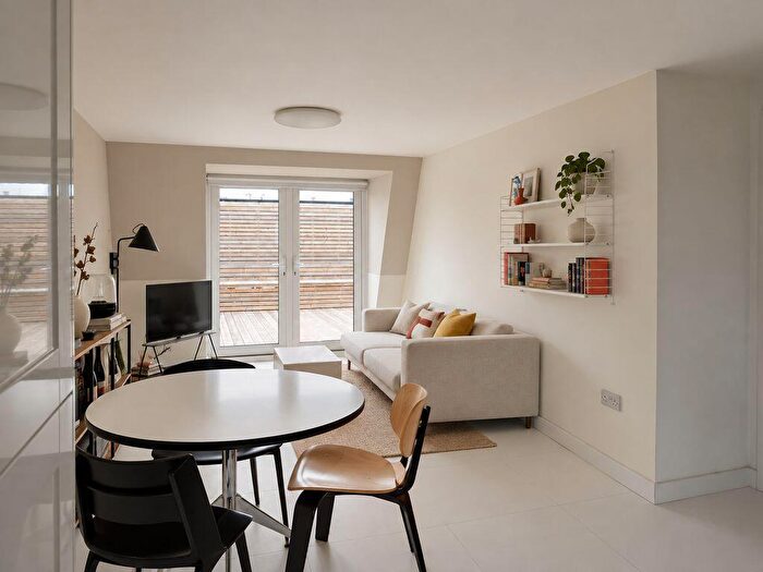 2 Bedroom Apartment For Sale In Warwick Road, Kenilworth, CV8