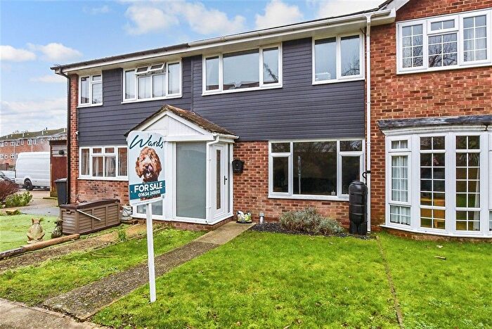 3 Bedroom Terraced House For Sale In Lakeside, Snodland, Kent, ME6