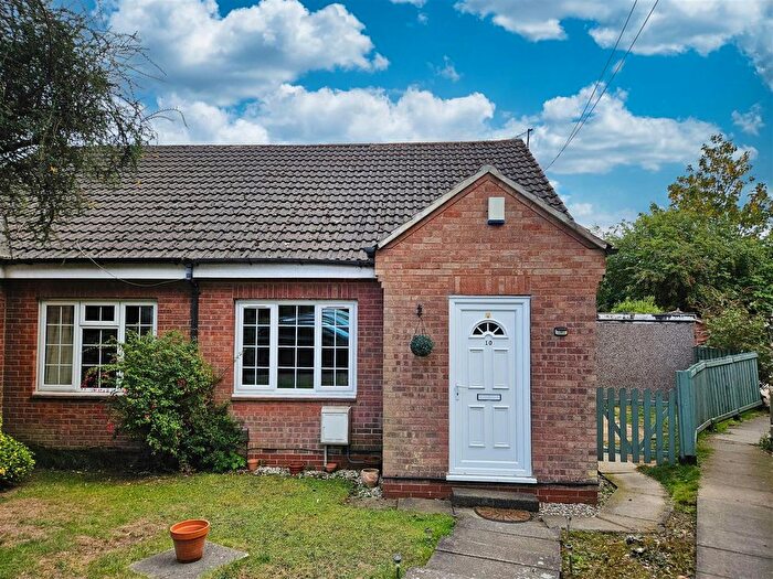 1 Bedroom Semi-Detached House For Sale In Birchwood Close, Broadmeadows, South Normanton, DE55