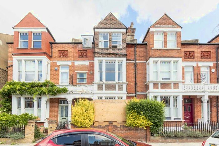 2 Bedroom Flat To Rent In Carmalt Gardens, London, SW15