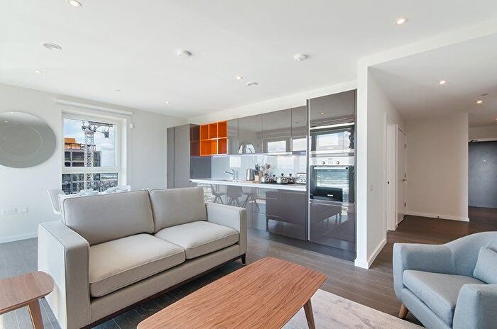 2 Bedroom Flat To Rent In Glasshouse Gardens, Stratford, London, E20