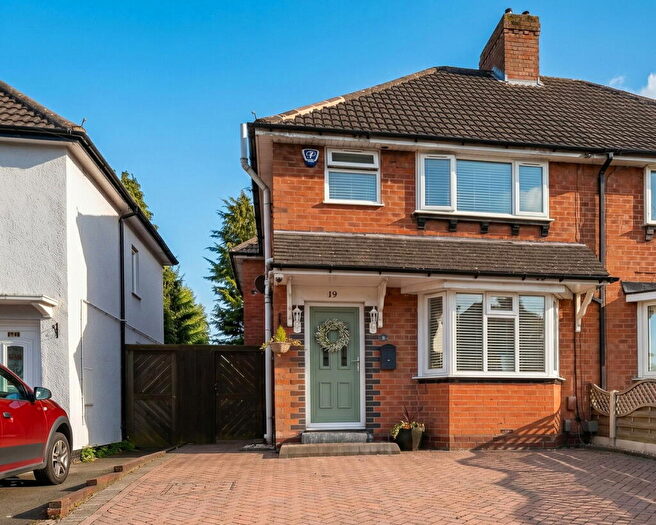 3 Bedroom Semi-Detached House For Sale In Heath Road, Solihull, B91