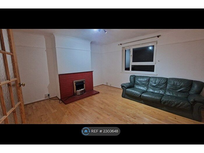 2 Bedroom Flat To Rent In Deerhurst Crescent, Portsmouth, PO6