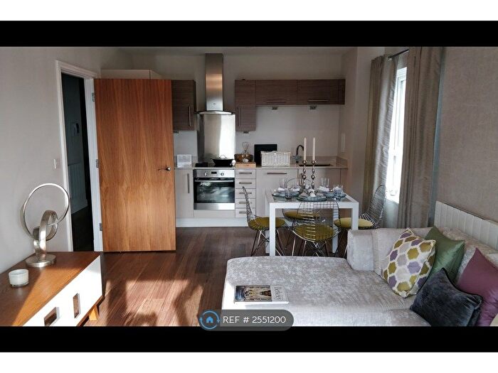 2 Bedroom Flat To Rent In Pearl Lane, Gillingham, ME7