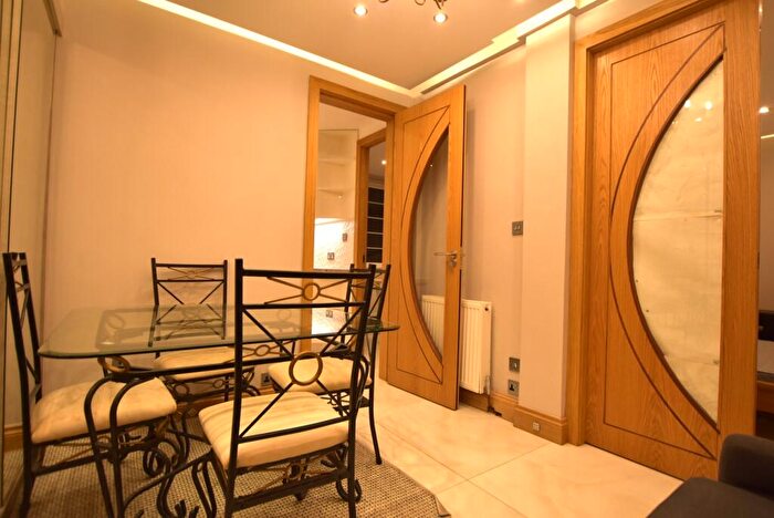 3 Bedroom Flat To Rent In Townshend Court, Townshend Road, London, NW8