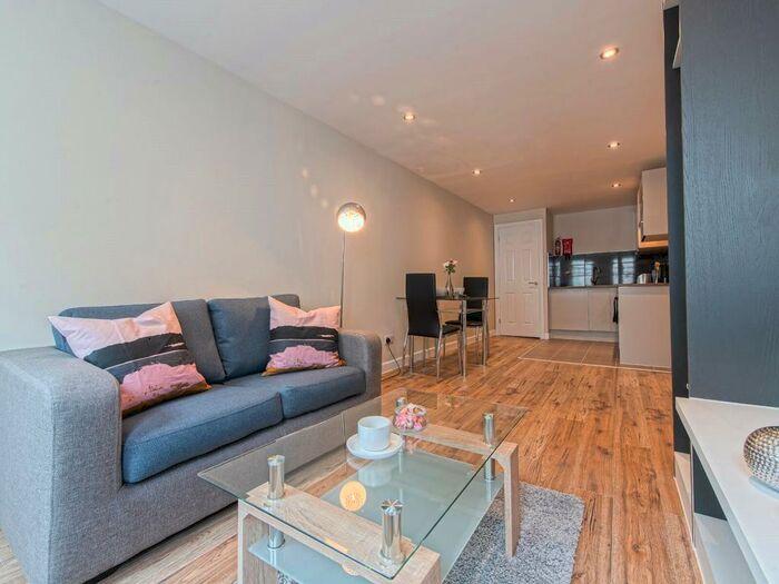 1 Bedroom Apartment To Rent In East Parade, Leeds, West Yorkshire, LS1